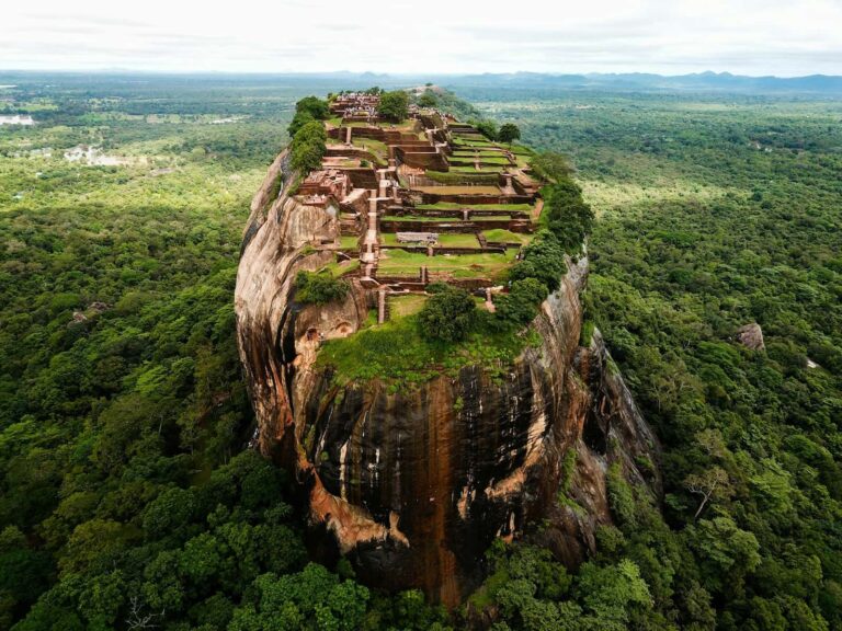 Sri Lanka Offers Free Tourist Visas for Over 40 Countries Sri Lanka Offers Free Tourist Visas for Over 40 Countries | Sigiriya